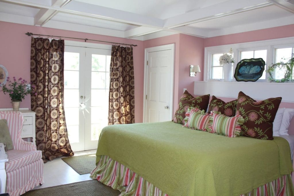 The bedroom in a cottage for honeymoons in the Northern Neck